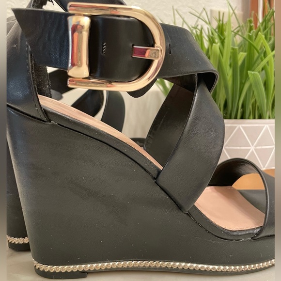 BCBGeneration Jae Black Platform Strappy Wedge Gold Buckle & Chain Detail - Picture 10 of 12